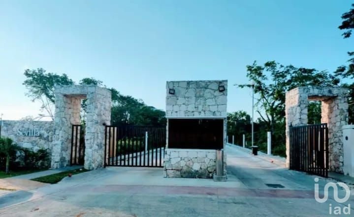 Casa Amueblada en Renta con Alberca y Amenidades – Playa del Carmen (Opción a Venta)