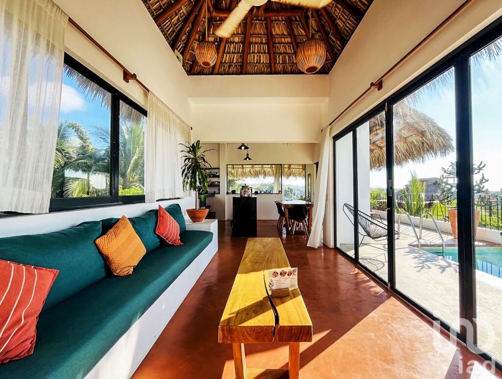 MODERNA CASA COSTERA en VENTA en LA PUNTA