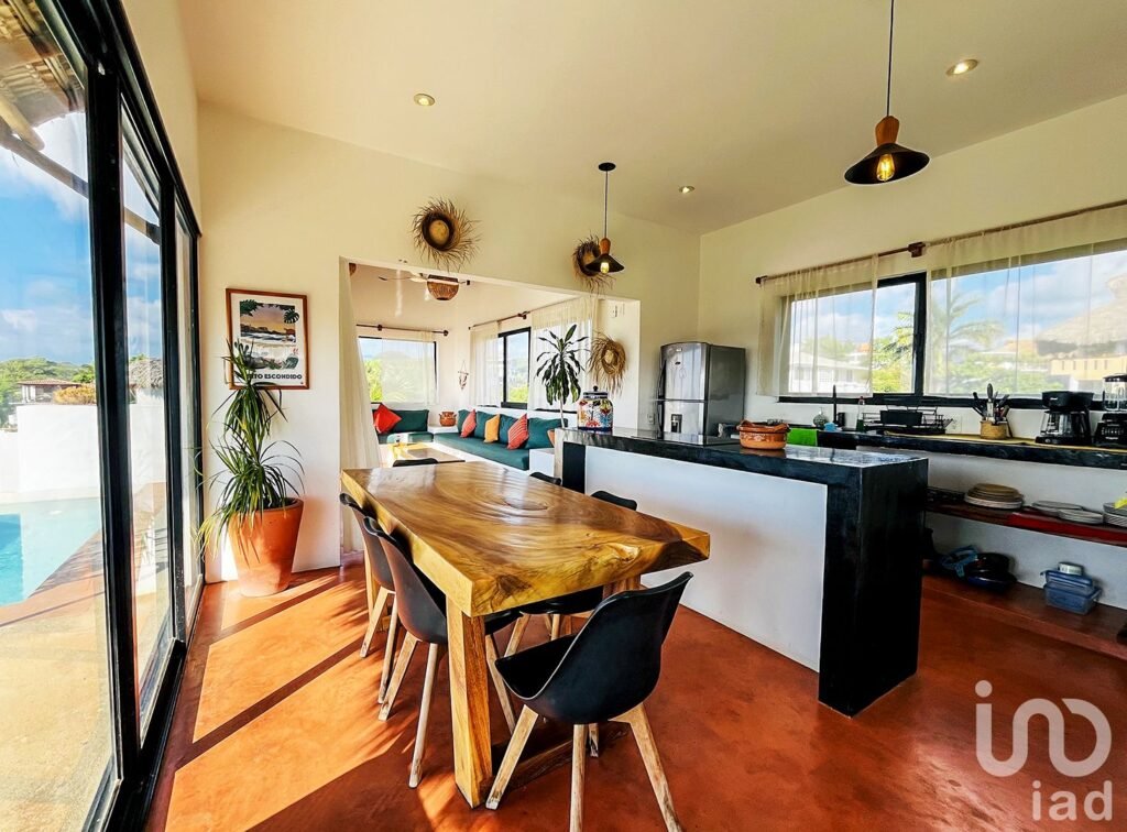 MODERNA CASA COSTERA en VENTA en LA PUNTA