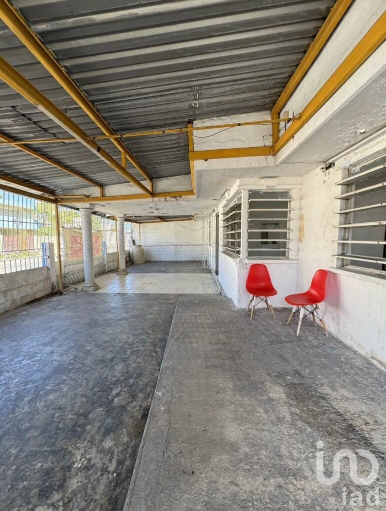 Venta Casa en Esquina, colonia San Damian.