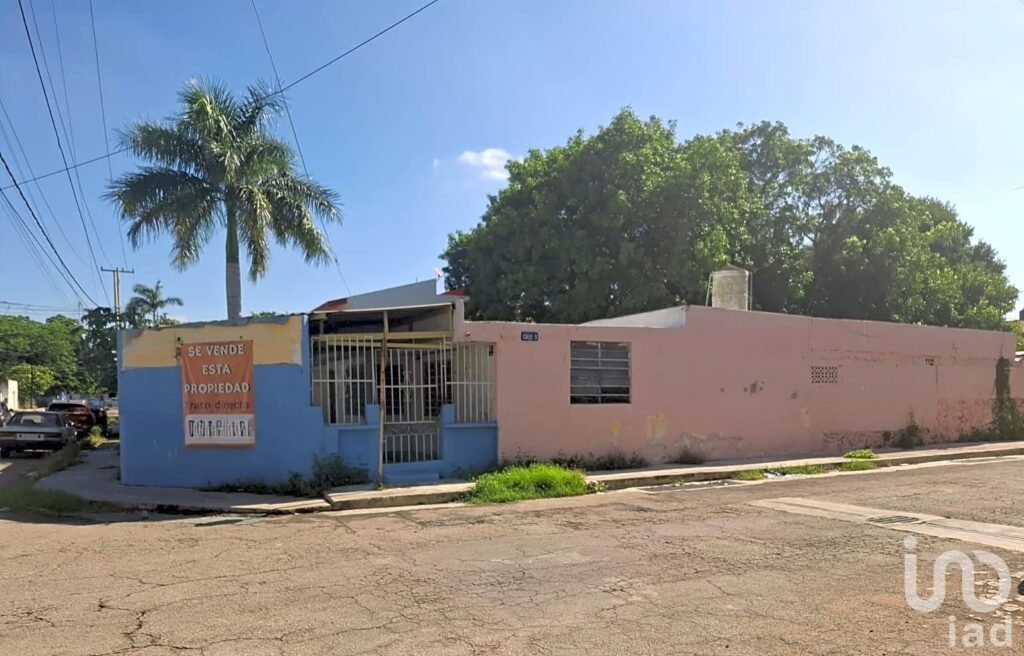 Venta Casa en Esquina, colonia San Damian.