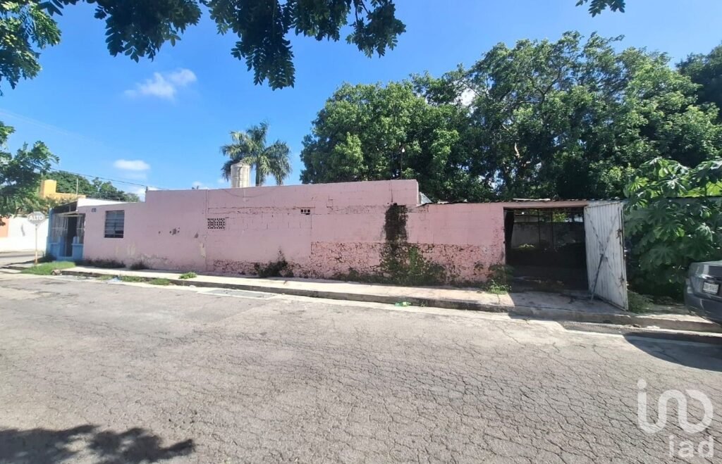 Venta Casa en Esquina, colonia San Damian.