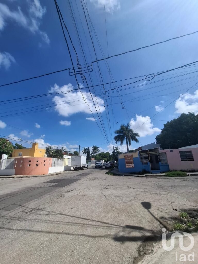 Venta Casa en Esquina, colonia San Damian.
