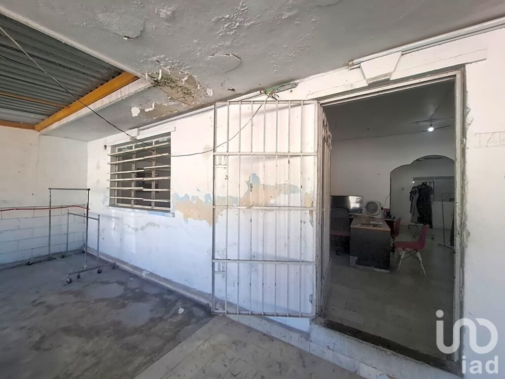 Venta Casa en Esquina, colonia San Damian.