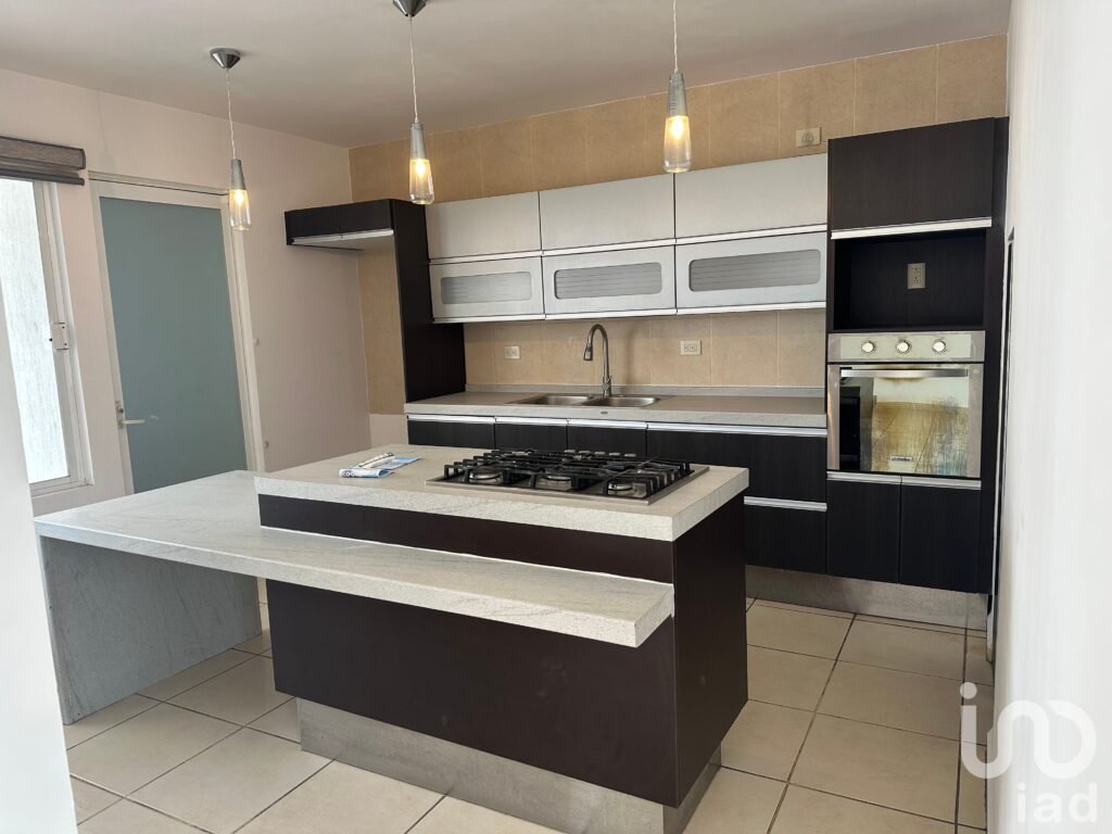 CASA 4 RECÁMARAS + PATIO Y JARDIN EN VENTA