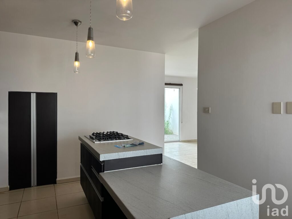 CASA 4 RECÁMARAS + PATIO Y JARDIN EN VENTA