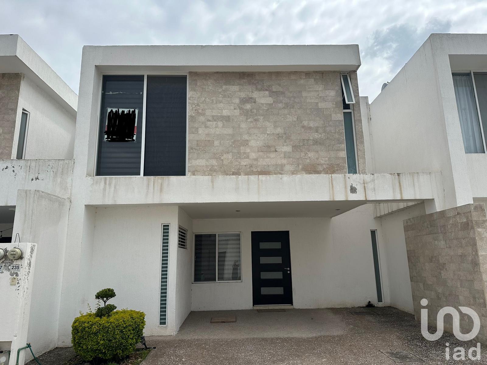CASA 4 RECÁMARAS + PATIO Y JARDIN EN VENTA