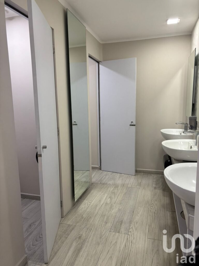 Se renta oficina en la Col. Roma.