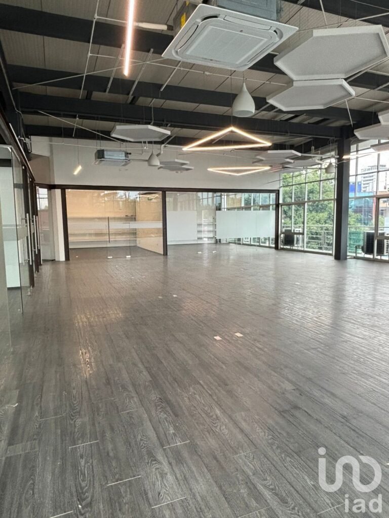 Se renta oficina en la Col. Roma.