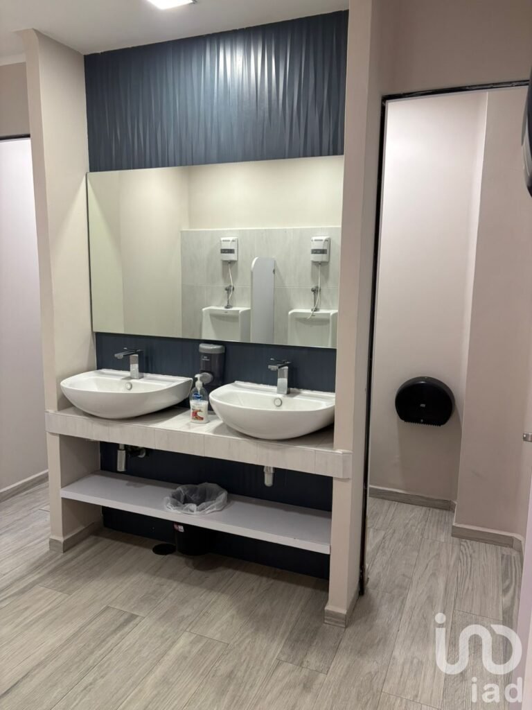 Se renta oficina en la Col. Roma.