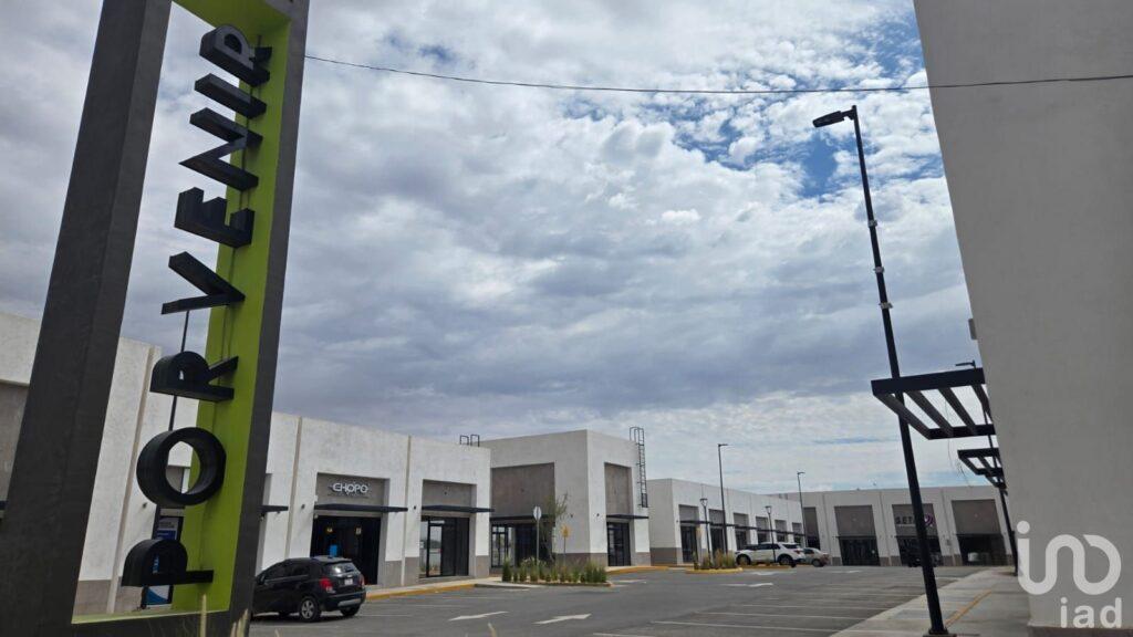 Locales comerciales en Venta, Plaza Comercial a 5 minutos de Puente Zaragoza, Cd Juarez