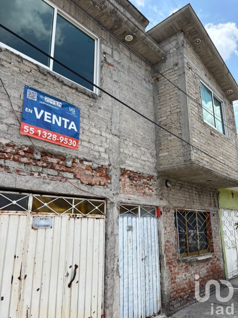 Casa en venta con dos departamentos lista para remodelar