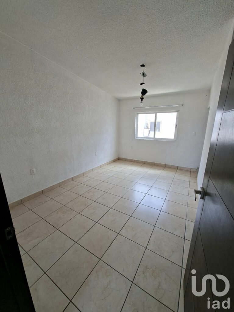 Casa en venta con dos departamentos lista para remodelar