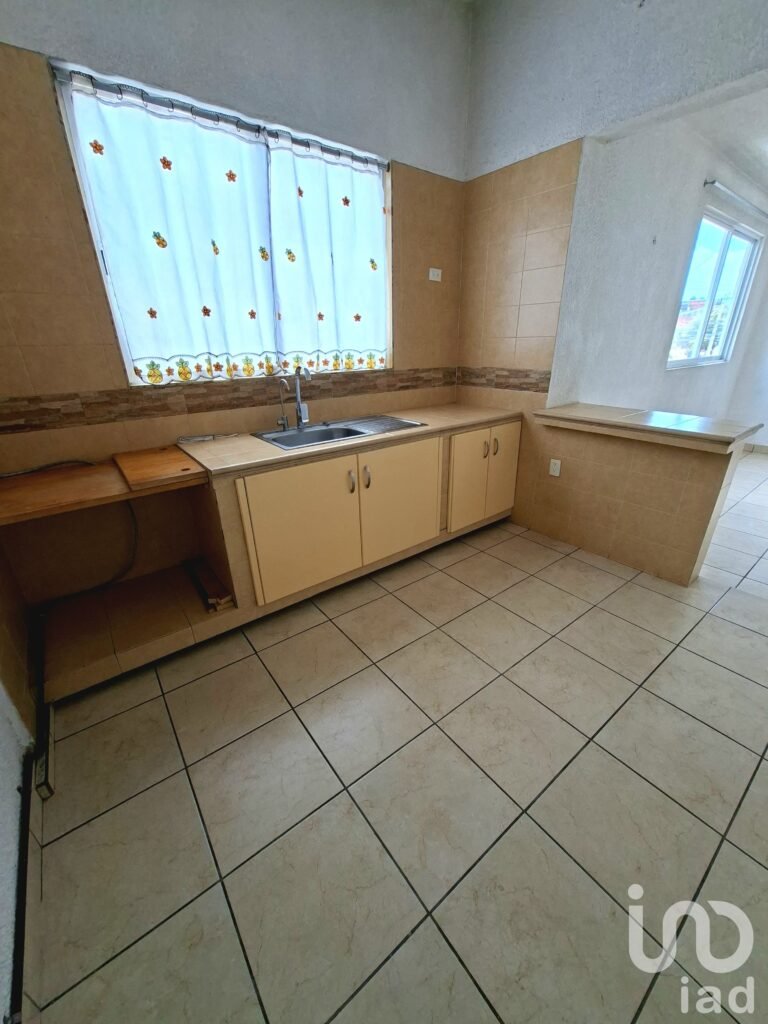 Casa en venta con dos departamentos lista para remodelar