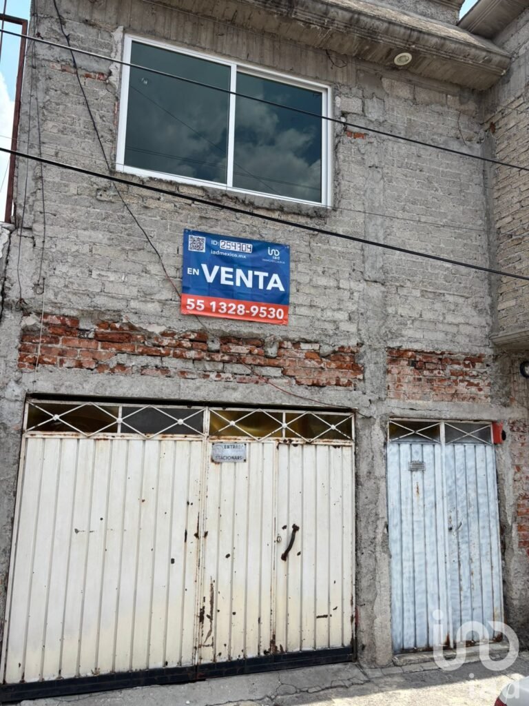 Casa en venta con dos departamentos lista para remodelar