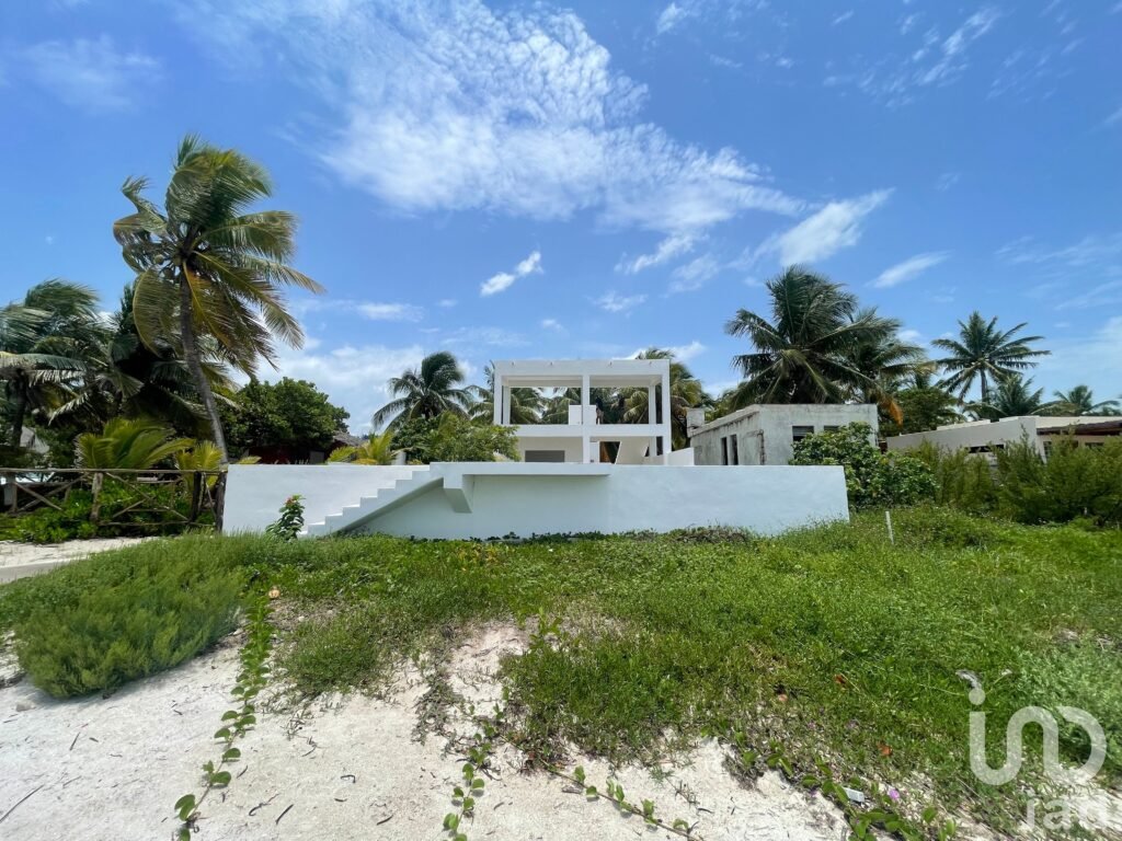 Casa Pulpo Oportunidad en Venta a pie de playa , Santa Clara, Yucatan