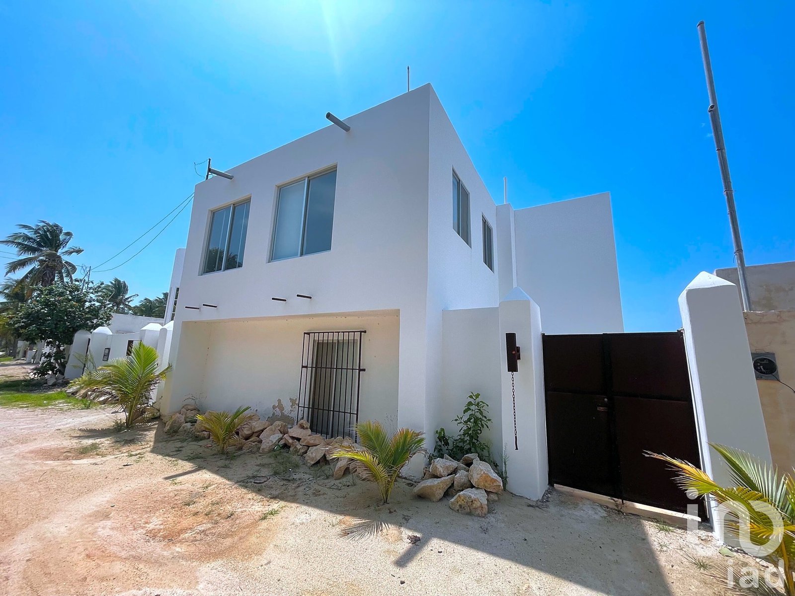 Casa Pink Oportunidad en Venta a pie de playa, Santa Clara, Yucatan