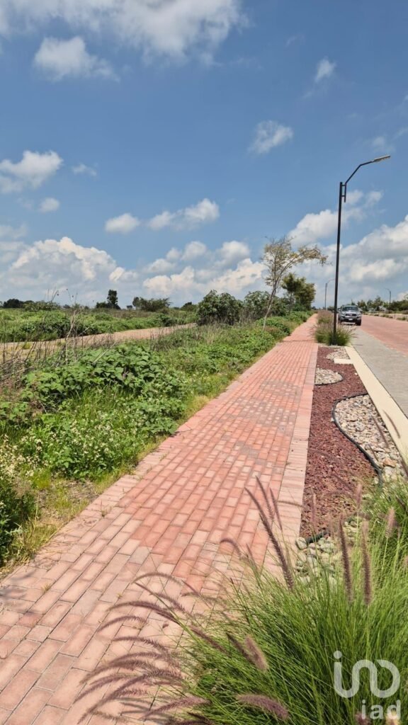 TERRENO COMERCIAL CIUDAD MADERAS CORREGIDORA