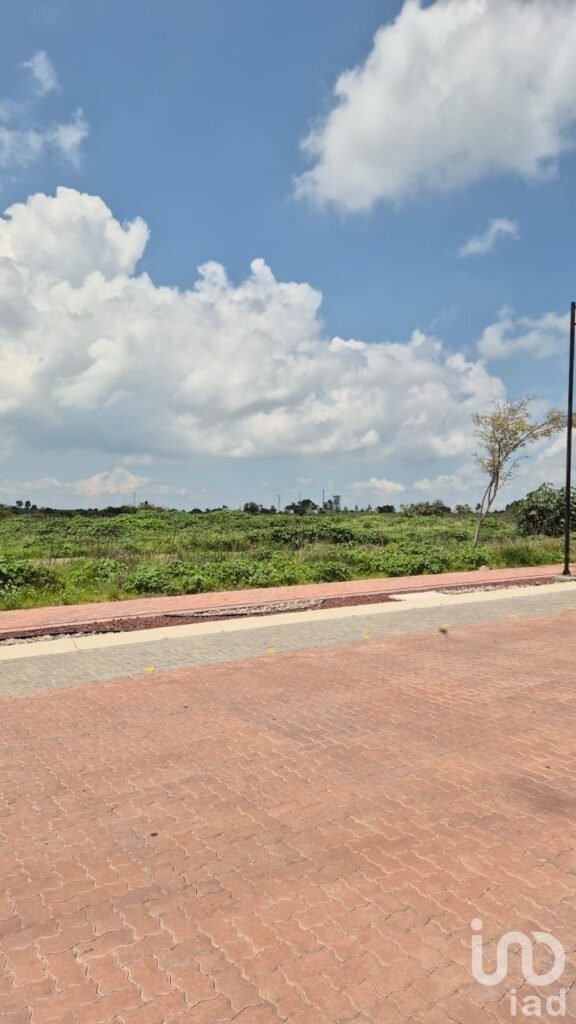 TERRENO COMERCIAL CIUDAD MADERAS CORREGIDORA