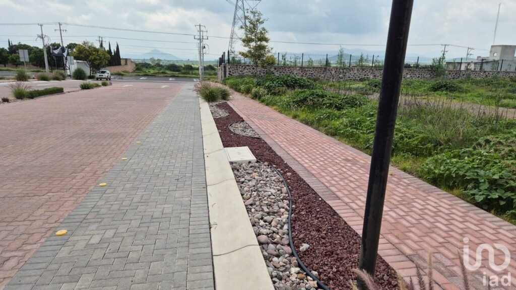 TERRENO COMERCIAL CIUDAD MADERAS CORREGIDORA