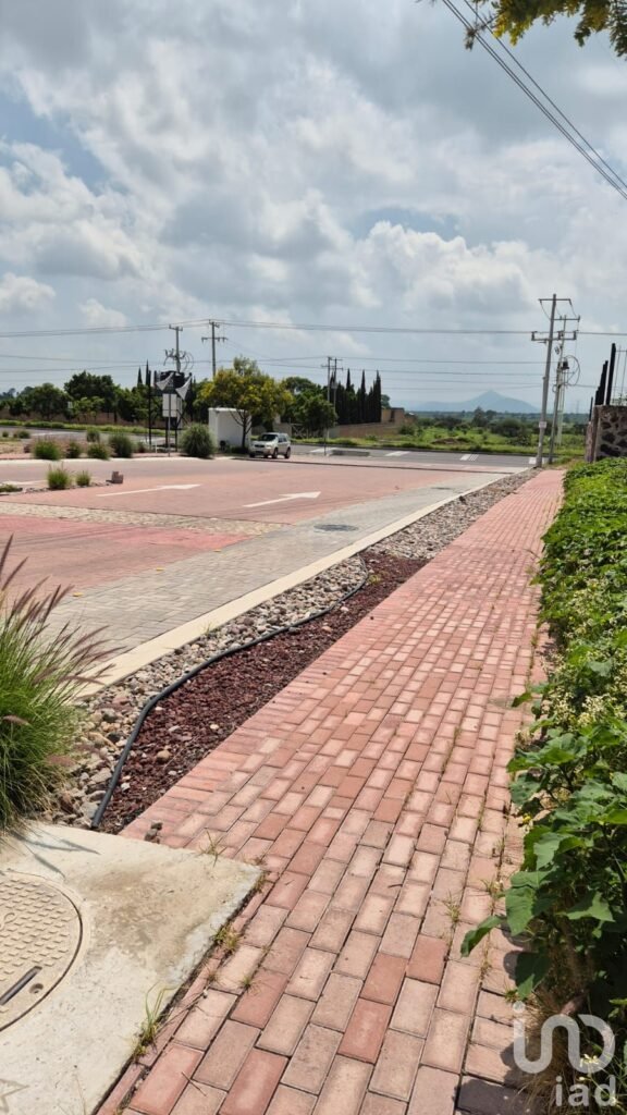 TERRENO COMERCIAL CIUDAD MADERAS CORREGIDORA