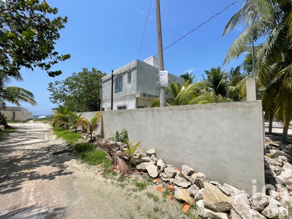 Casa Celosía  Oportunidad en Venta en playa en segunda fila, Santa Clara, Yucatan