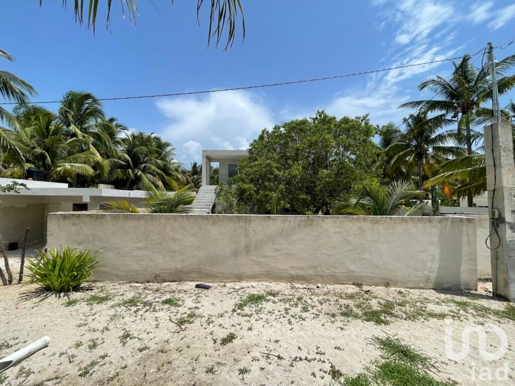 Casa Celosía  Oportunidad en Venta en playa en segunda fila, Santa Clara, Yucatan