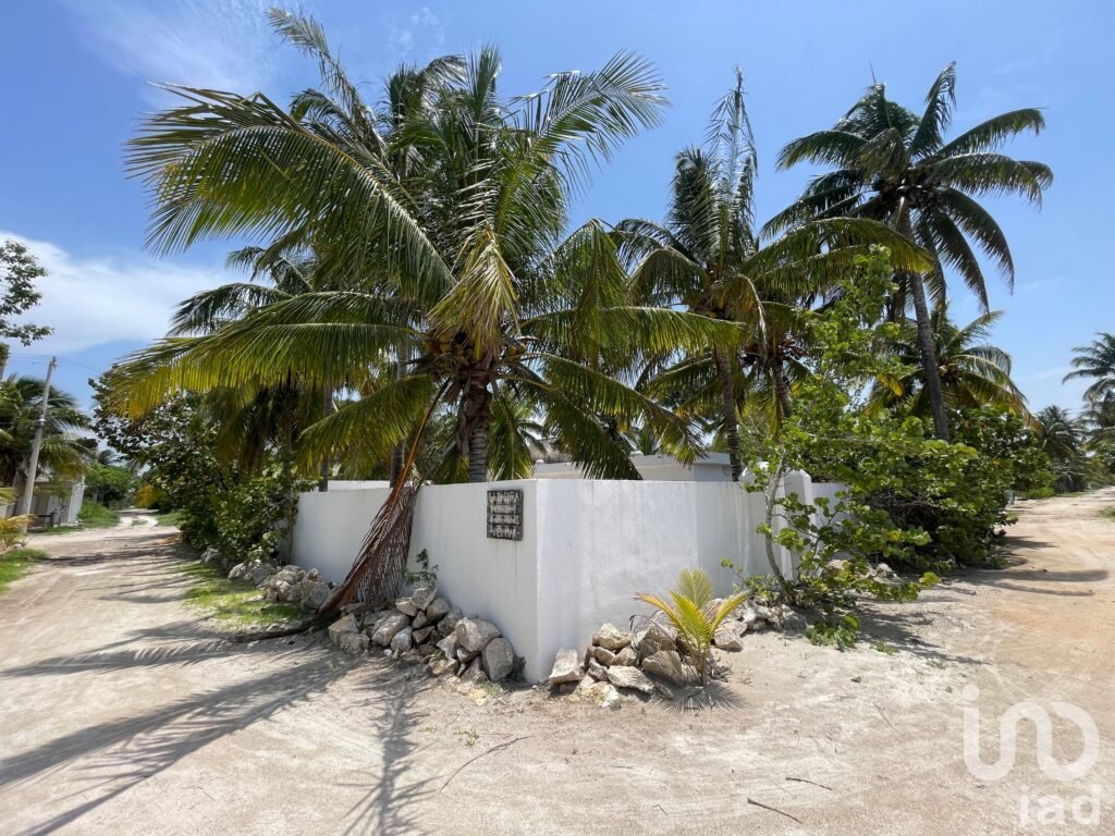 Casa Estudio, Oportunidad en Venta en playa en segunda fila, Santa Clara, Yucatan