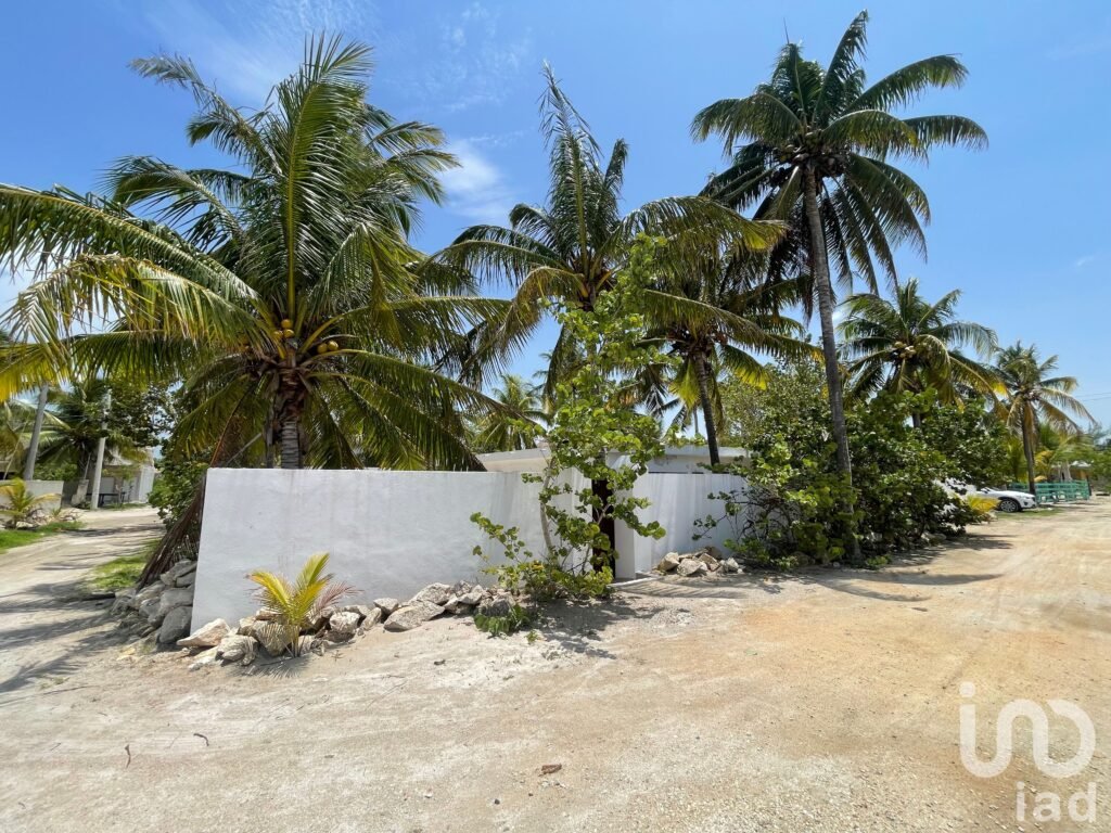 Casa Estudio, Oportunidad en Venta en playa en segunda fila, Santa Clara, Yucatan