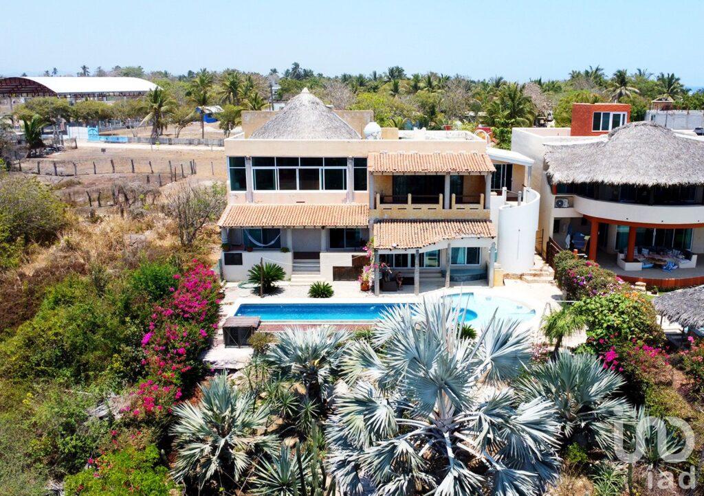 MAGNIFICA CASA FRENTE A LA BAHIA EN EL PUERTECITO