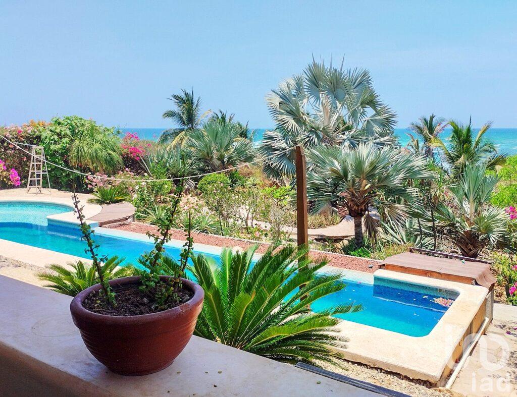 MAGNIFICA CASA FRENTE A LA BAHIA EN EL PUERTECITO