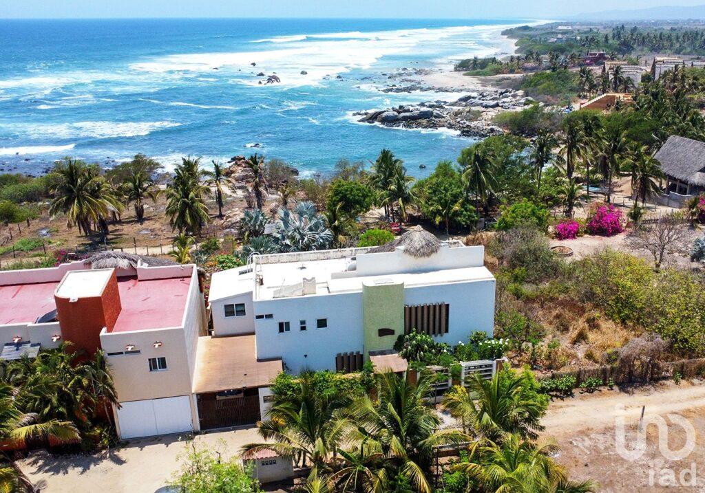MAGNIFICA CASA FRENTE A LA BAHIA EN EL PUERTECITO