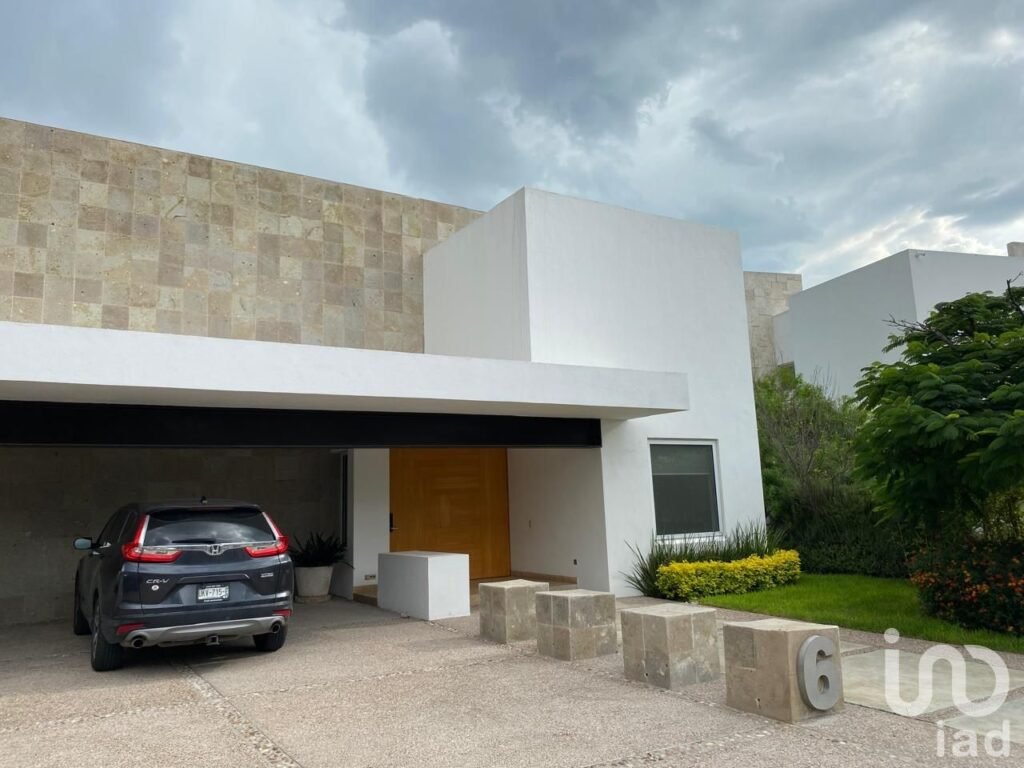 CASA EN VILLAS REGENCY JURICA