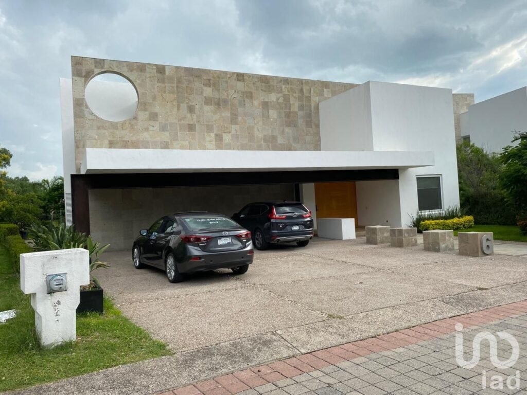 CASA EN VILLAS REGENCY JURICA