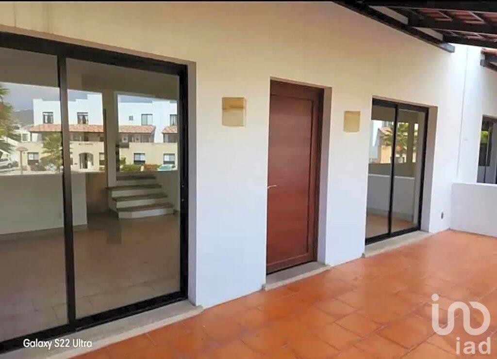 Venta departamento de 2 plantas en privada dentro del Fraccionamiento El Refugio