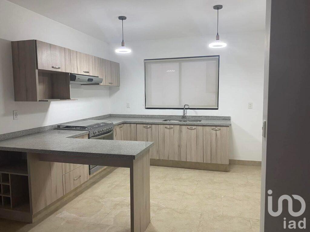 Venta departamento de 2 plantas en privada dentro del Fraccionamiento El Refugio