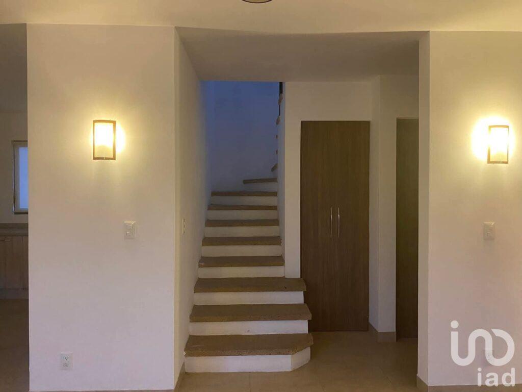 Venta departamento de 2 plantas en privada dentro del Fraccionamiento El Refugio