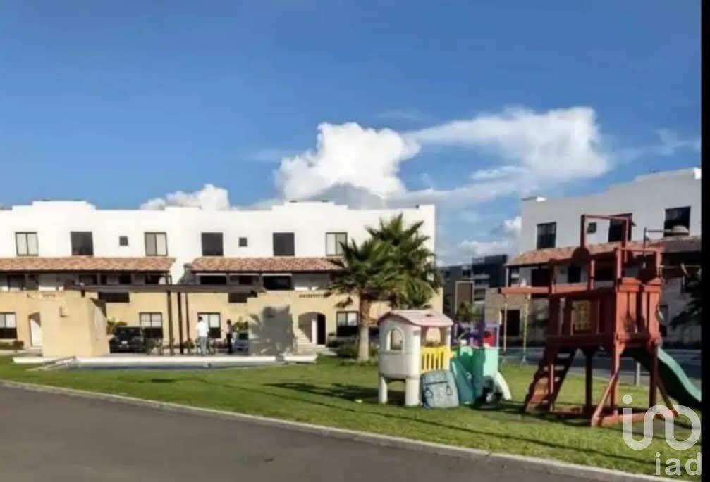 Venta departamento de 2 plantas en privada dentro del Fraccionamiento El Refugio