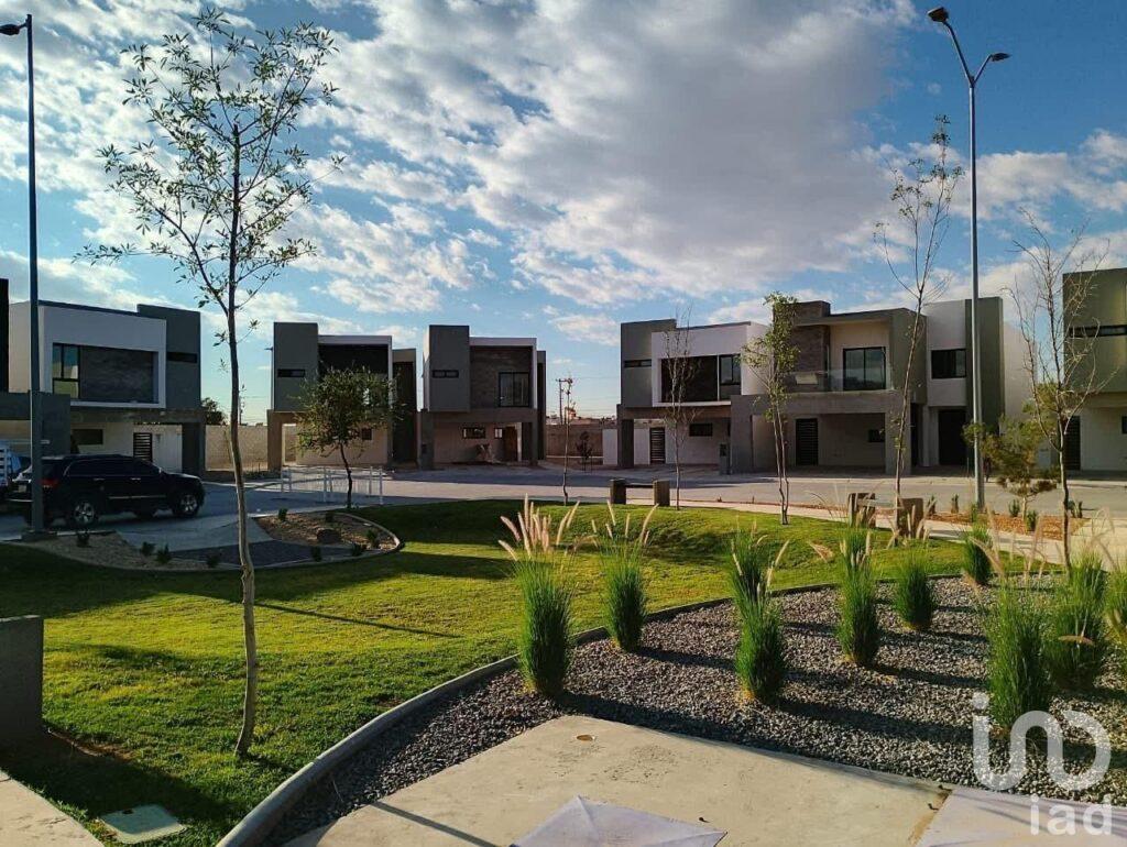 CASA EN RINCONADAS DEL VALLE II MODELO GIRONA ZONA SENDERO