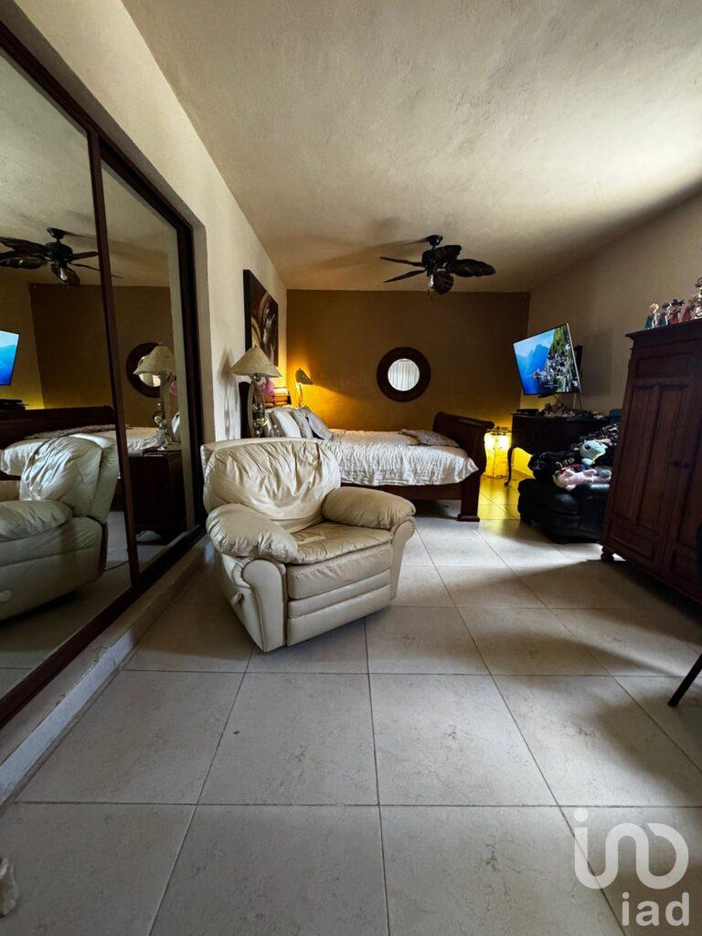 SE VENDE AMPLIA PROPIEDAD EN ESQUINA COL. EL PROVENIR, MERIDA, YUCATAN.