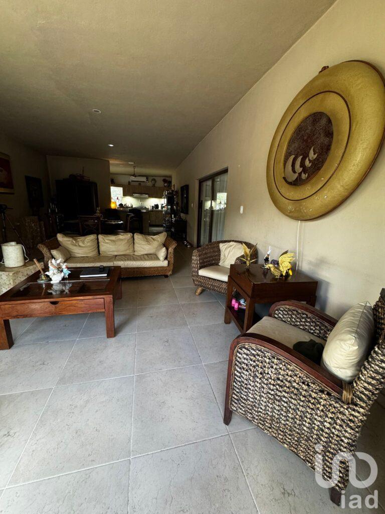 SE VENDE AMPLIA PROPIEDAD EN ESQUINA COL. EL PROVENIR, MERIDA, YUCATAN.