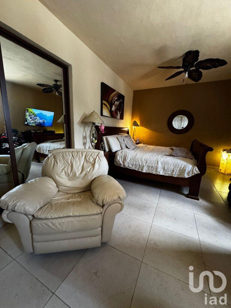 SE VENDE AMPLIA PROPIEDAD EN ESQUINA COL. EL PROVENIR, MERIDA, YUCATAN.