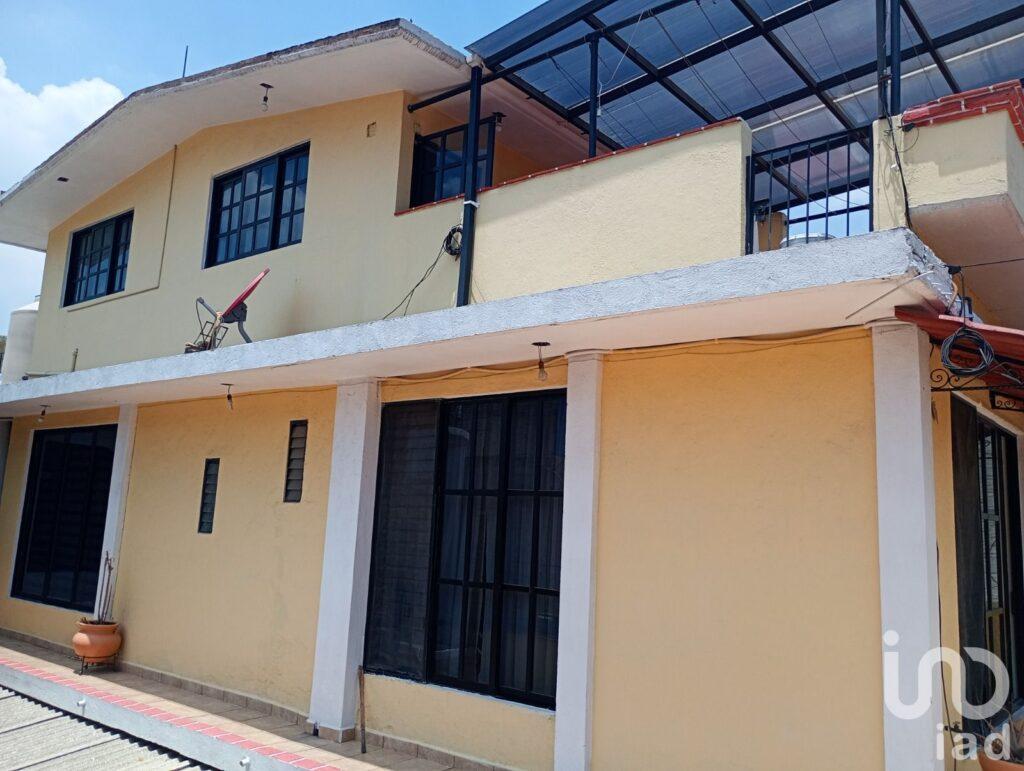 "OPORTUNIDAD ÚNICA: CASA CON GRAN POTENCIAL DE INVERSIÓN EN COL. TEPALCATES"