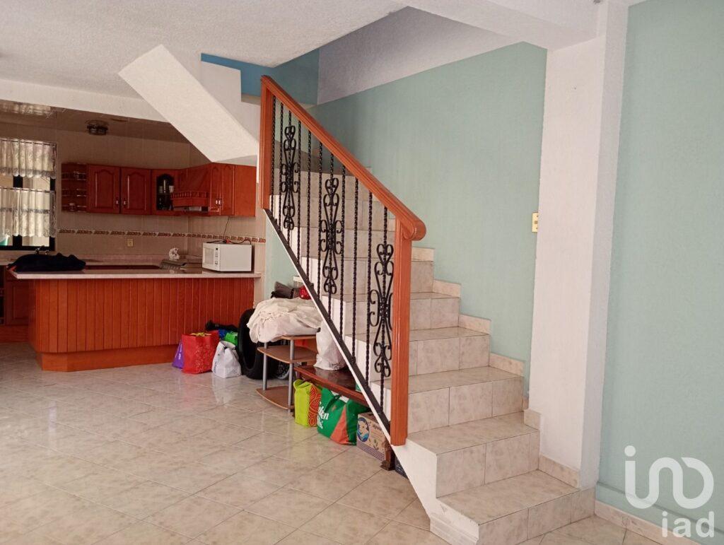 "OPORTUNIDAD ÚNICA: CASA CON GRAN POTENCIAL DE INVERSIÓN EN COL. TEPALCATES"