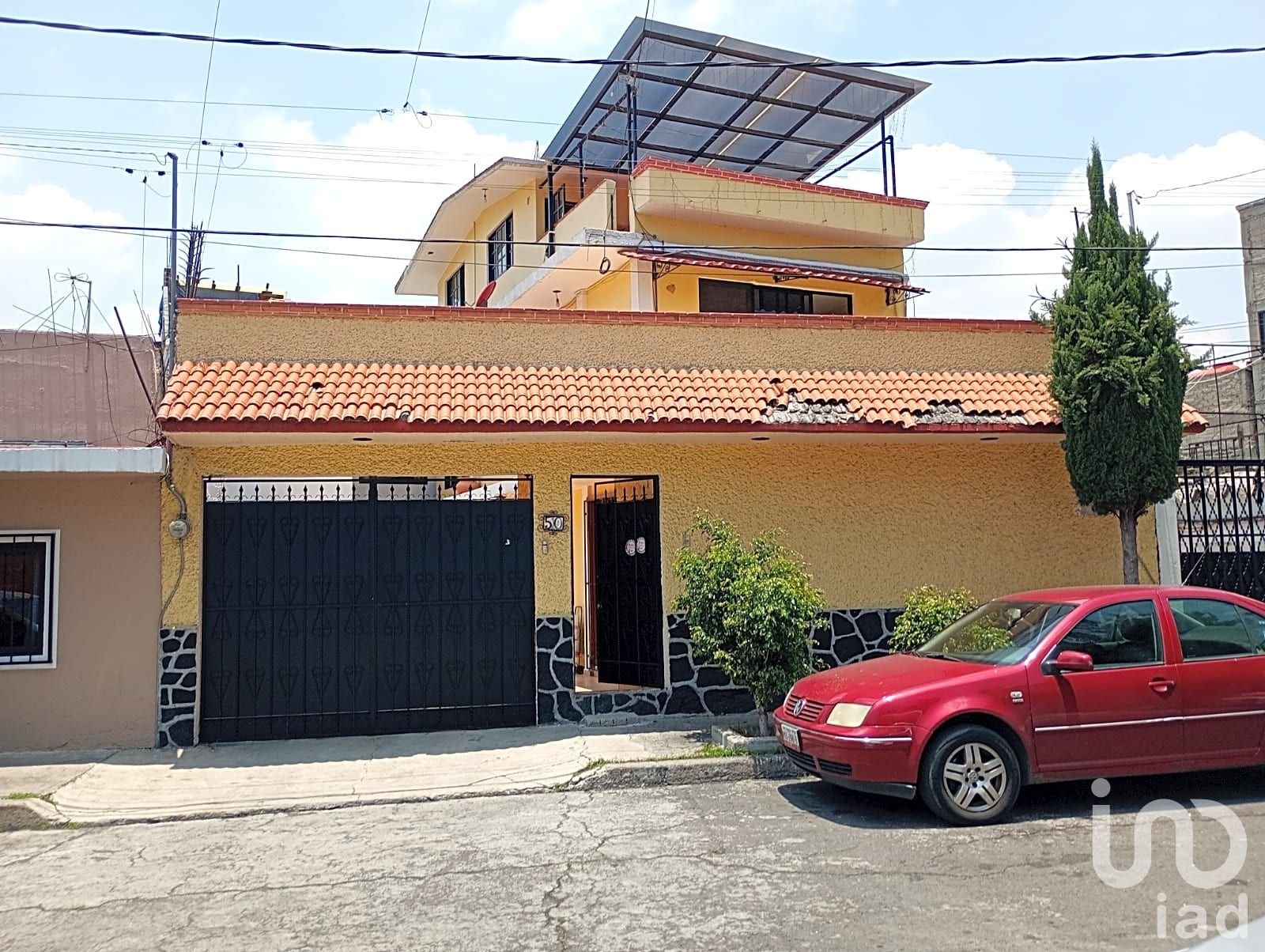 “OPORTUNIDAD ÚNICA: CASA CON GRAN POTENCIAL DE INVERSIÓN EN COL. TEPALCATES”