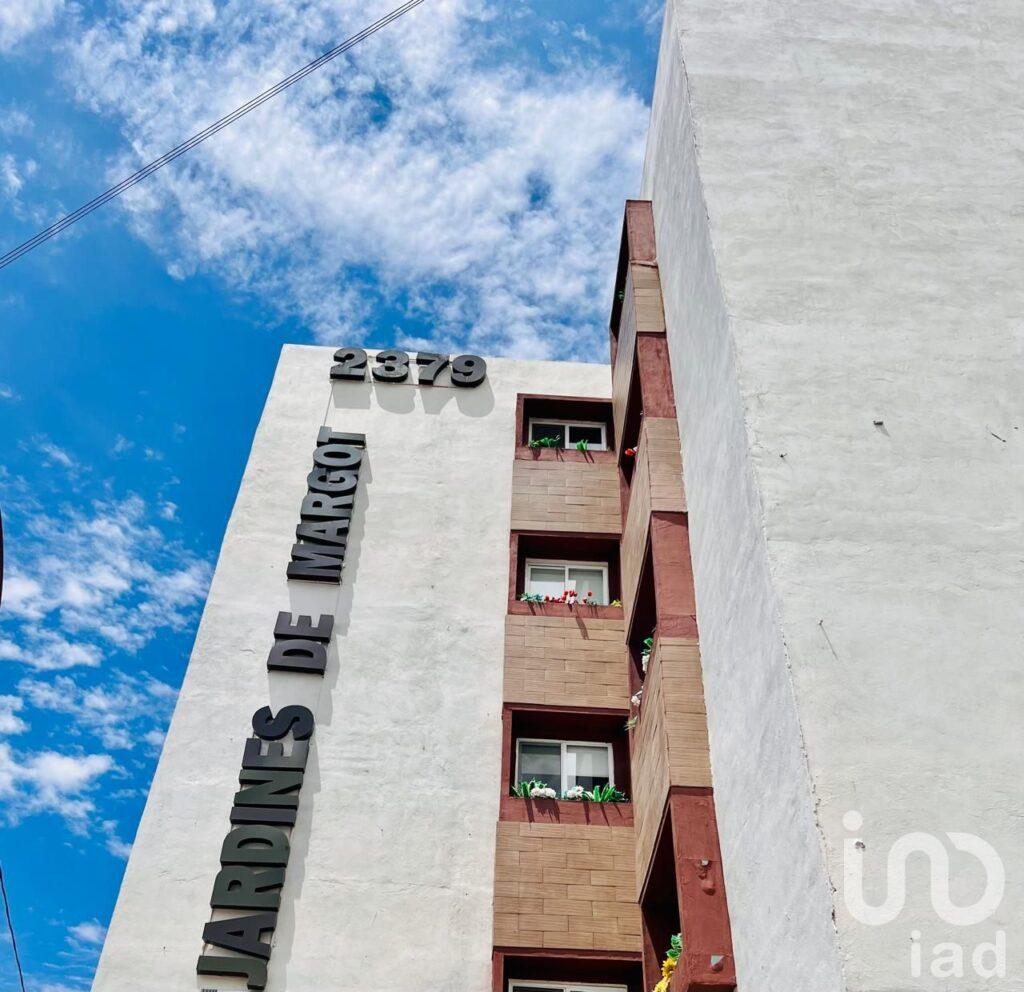 SE RENTAN DEPARTAMENTOS EN AV 16 DE SEPTIEMBRE UBICACION CENTRICA