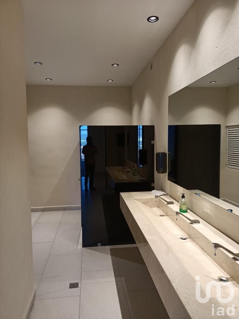 Local en renta en Corporativo Titanium