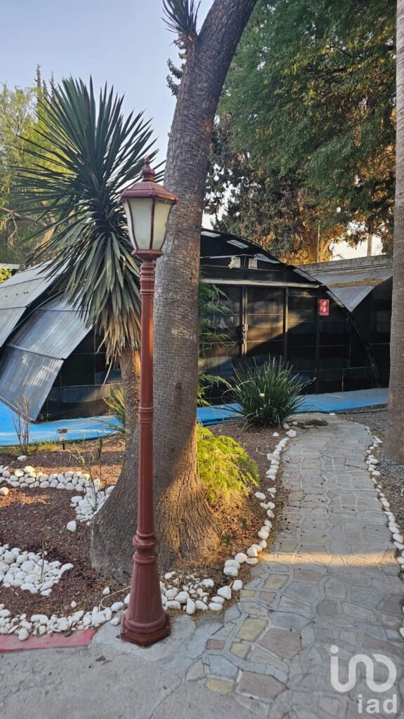 RENTA TERRENO EN QUERETARO BARDEADO CON CASA Y BODEGA