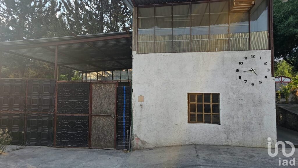 RENTA TERRENO EN QUERETARO BARDEADO CON CASA Y BODEGA