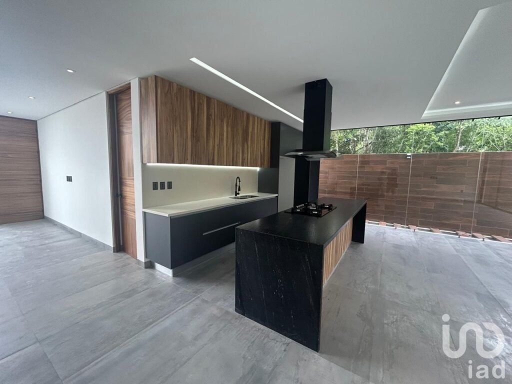 Residencia de lujo en Vía Cumbres, 3 rec, alberca privada, acabados premium